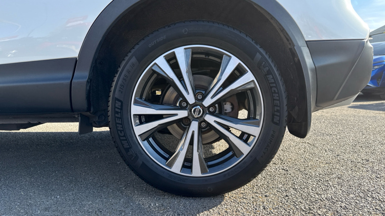 Nissan Qashqai 1.3 DiG-T 160 [157] N-Connecta 5dr DCT Glass Roof Petrol Hatchback